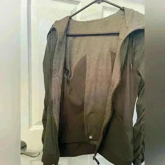 Lululemon Women's Dance Studio Jacket III Reversible Dark Olive Size 6 Swift - Picture 3 of 6